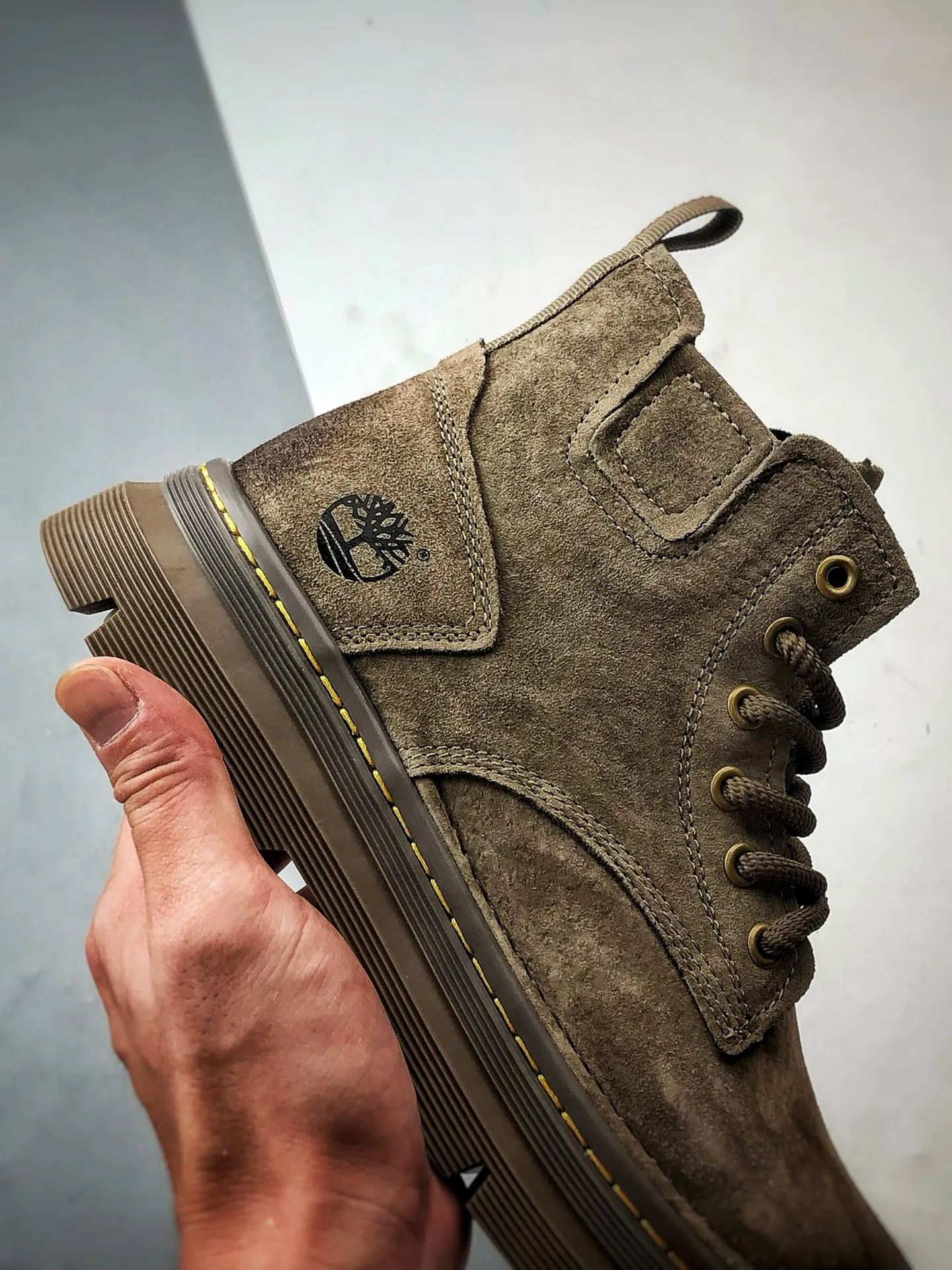 💰440 Timberland Timberland/Timberland 25 new autumn and winter new style classic outdoor casual rhubarb boots, Guangdong factory quality, original box and original packaging. The fabric is made of Italian 🇮🇹 top-grade frosted fine-grained cowhide with anti-odor and anti-corrosion genuine leather latex insoles to give you a perfect wearing experience. High-quality and durable, a must-have for sportsmen. Specially designed to treat those who are not handsome. High-quality and first-class foot feel. Item No.: TB99350 Size: 39 40 41 42 43 44 (standard code)